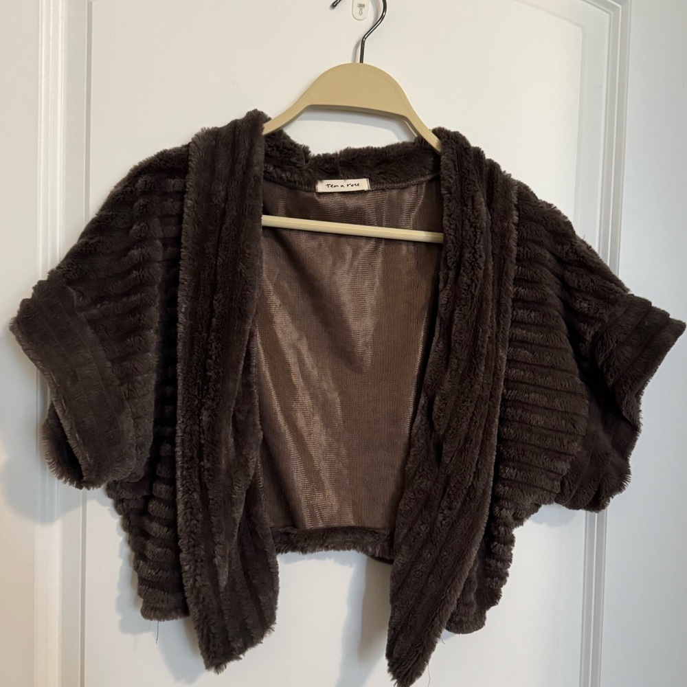 Tan Brown Faux Fur Shrug Cardigan Short Sleeve Cozy Chic Old Money Fall Fashion - Picture 4 of 10
